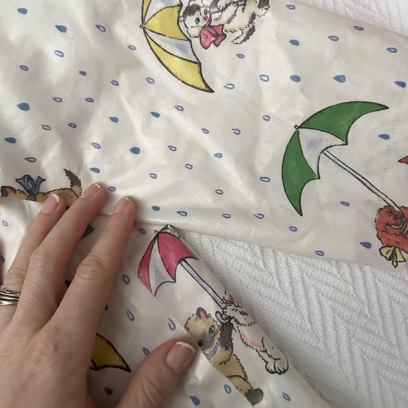 Raining cats and dogs rain slicker from the Beaufort  Bonnet Company size 7 - Picture 4 of 4